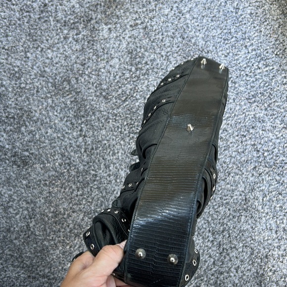 Christian Dior grommet bagPreloved has a few discoloration but not noticeable - Picture 9 of 9